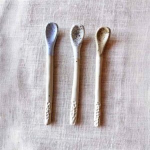 cucharitas-ceramica-celeste-blanco-marron